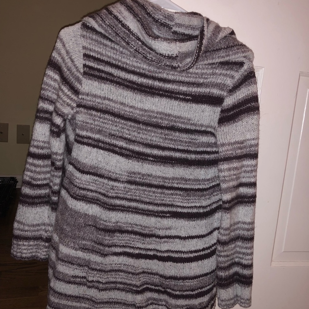 Purple and white knitted sweater/cardigan